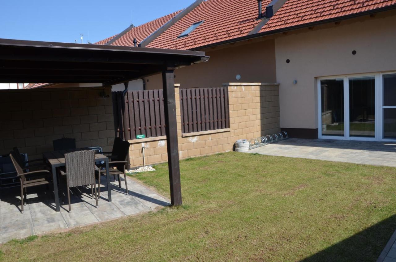 Apartmány Za Dvorem Velké Pavlovice Exterior foto