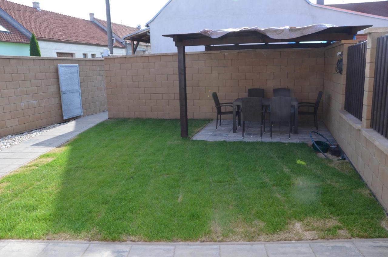 Apartmány Za Dvorem Velké Pavlovice Exterior foto